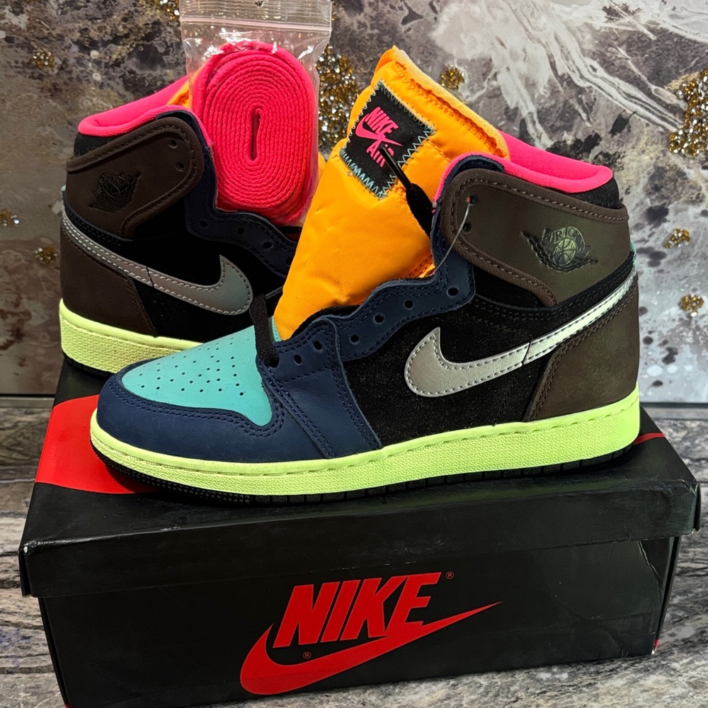 Nike Air Jordan 1 Retro High Multicolor Sneakers